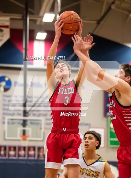 Thumbnail 2 in Chief Leschi vs Toledo (WIAA 2B District Playoff) photogallery.