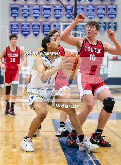 Thumbnail 2 in Chief Leschi vs Toledo (WIAA 2B District Playoff) photogallery.