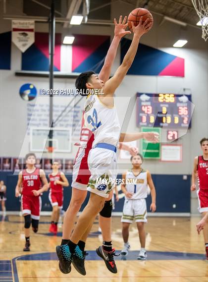 Thumbnail 2 in Chief Leschi vs Toledo (WIAA 2B District Playoff) photogallery.