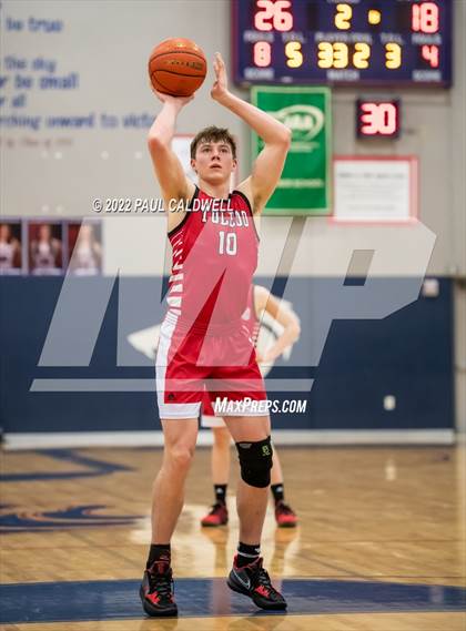 Thumbnail 3 in Chief Leschi vs Toledo (WIAA 2B District Playoff) photogallery.