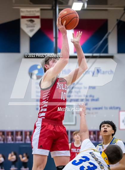 Thumbnail 2 in Chief Leschi vs Toledo (WIAA 2B District Playoff) photogallery.
