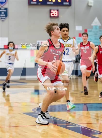 Thumbnail 2 in Chief Leschi vs Toledo (WIAA 2B District Playoff) photogallery.
