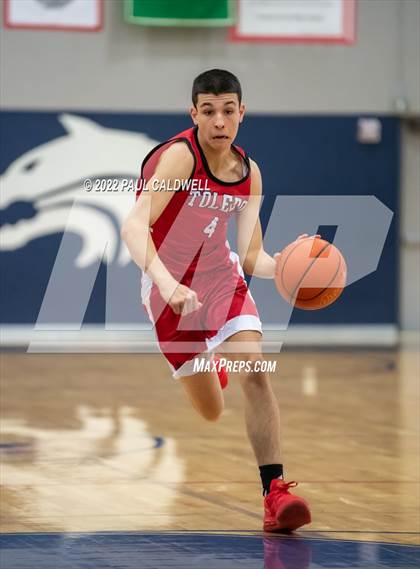 Thumbnail 1 in Chief Leschi vs Toledo (WIAA 2B District Playoff) photogallery.