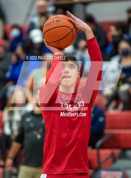 Thumbnail 2 in Chief Leschi vs Toledo (WIAA 2B District Playoff) photogallery.