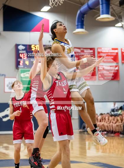 Thumbnail 2 in Chief Leschi vs Toledo (WIAA 2B District Playoff) photogallery.