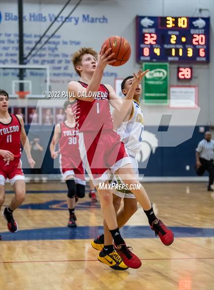 Thumbnail 2 in Chief Leschi vs Toledo (WIAA 2B District Playoff) photogallery.