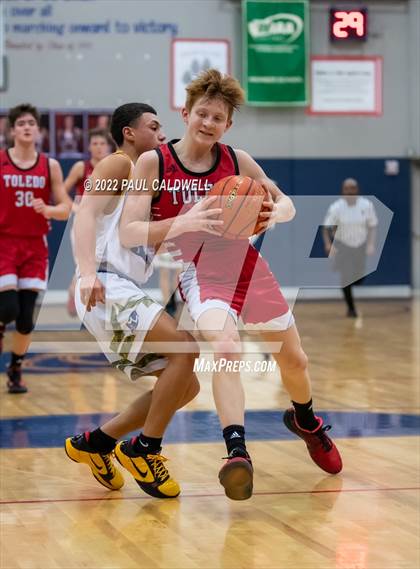 Thumbnail 1 in Chief Leschi vs Toledo (WIAA 2B District Playoff) photogallery.