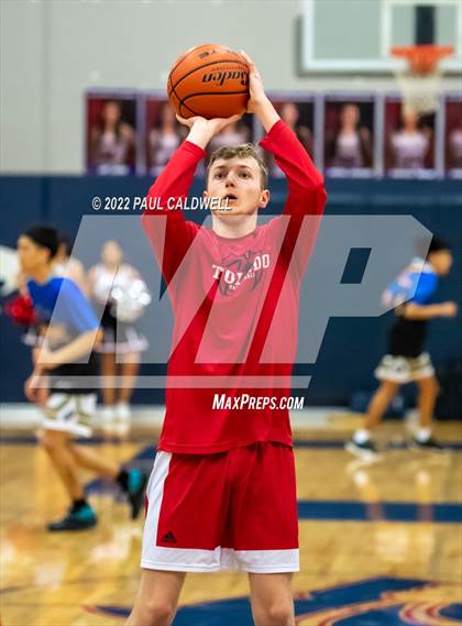 Thumbnail 1 in Chief Leschi vs Toledo (WIAA 2B District Playoff) photogallery.