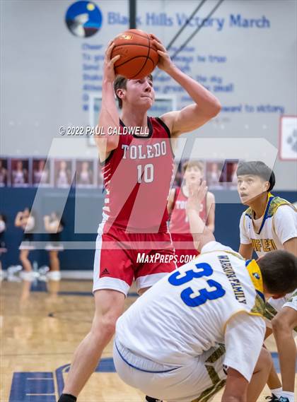 Thumbnail 3 in Chief Leschi vs Toledo (WIAA 2B District Playoff) photogallery.