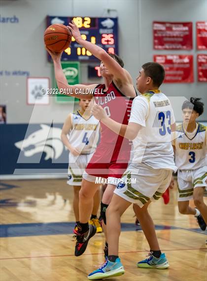 Thumbnail 2 in Chief Leschi vs Toledo (WIAA 2B District Playoff) photogallery.