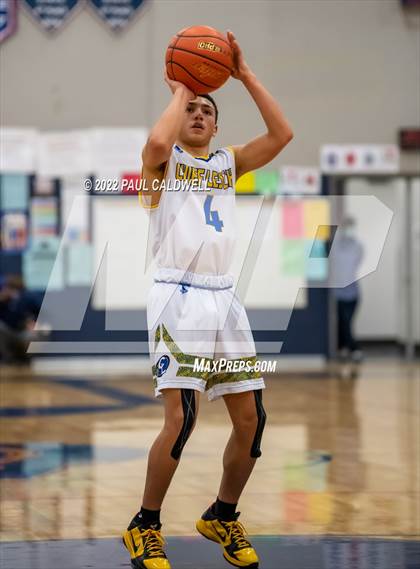Thumbnail 1 in Chief Leschi vs Toledo (WIAA 2B District Playoff) photogallery.