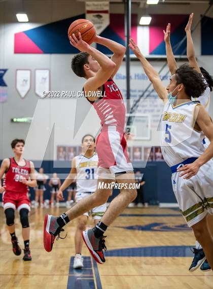 Thumbnail 3 in Chief Leschi vs Toledo (WIAA 2B District Playoff) photogallery.