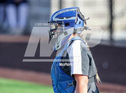 Thumbnail 2 in Liberty North vs Central - MSHSAA District Championship photogallery.