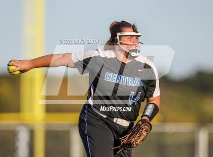 Thumbnail 1 in Liberty North vs Central - MSHSAA District Championship photogallery.