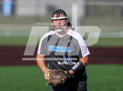 Thumbnail 3 in Liberty North vs Central - MSHSAA District Championship photogallery.