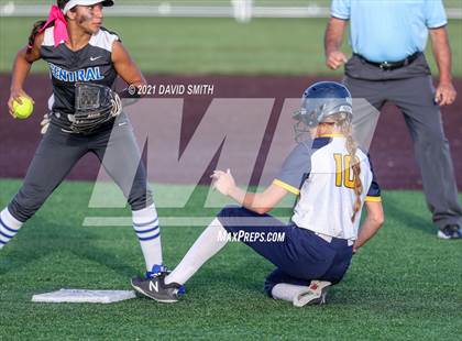 Thumbnail 2 in Liberty North vs Central - MSHSAA District Championship photogallery.
