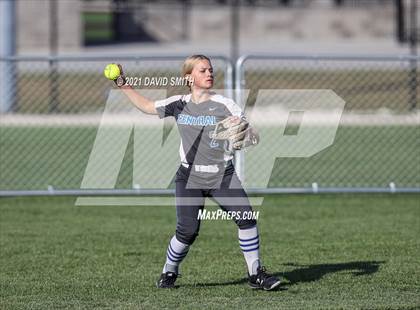 Thumbnail 3 in Liberty North vs Central - MSHSAA District Championship photogallery.