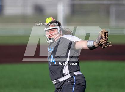 Thumbnail 3 in Liberty North vs Central - MSHSAA District Championship photogallery.