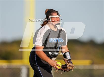 Thumbnail 3 in Liberty North vs Central - MSHSAA District Championship photogallery.