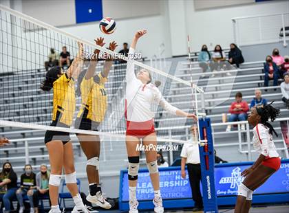 Thumbnail 3 in Brennan vs. Taft photogallery.