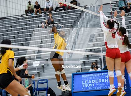 Thumbnail 2 in Brennan vs. Taft photogallery.