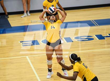 Thumbnail 3 in Brennan vs. Taft photogallery.