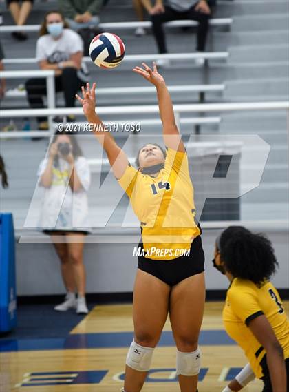 Thumbnail 3 in Brennan vs. Taft photogallery.