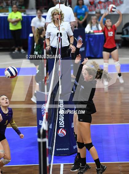 Thumbnail 2 in Denver Christian vs. Fowler (CHSAA 2A 2nd Round) photogallery.