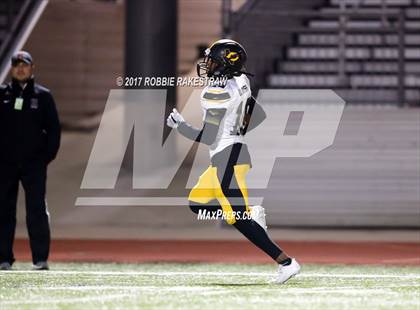 Thumbnail 1 in Crandall vs. Paris (UIL 4A Division I Bi-District) photogallery.