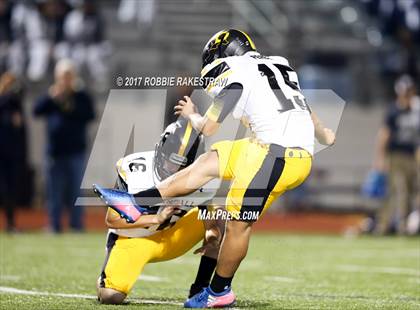 Thumbnail 1 in Crandall vs. Paris (UIL 4A Division I Bi-District) photogallery.