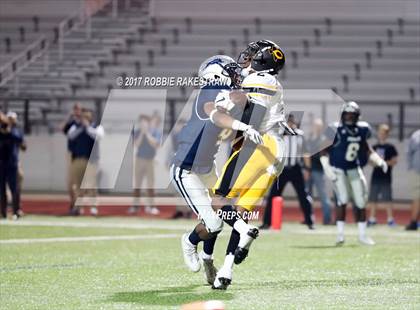 Thumbnail 3 in Crandall vs. Paris (UIL 4A Division I Bi-District) photogallery.