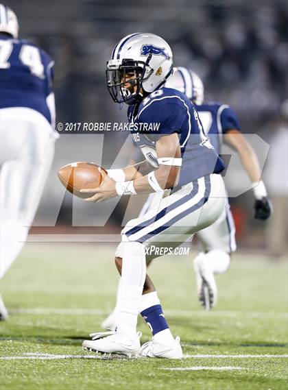 Thumbnail 3 in Crandall vs. Paris (UIL 4A Division I Bi-District) photogallery.