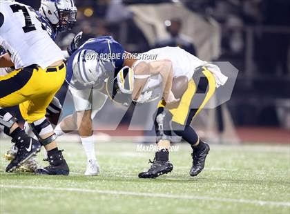 Thumbnail 2 in Crandall vs. Paris (UIL 4A Division I Bi-District) photogallery.