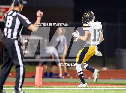 Thumbnail 1 in Crandall vs. Paris (UIL 4A Division I Bi-District) photogallery.