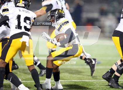 Thumbnail 3 in Crandall vs. Paris (UIL 4A Division I Bi-District) photogallery.