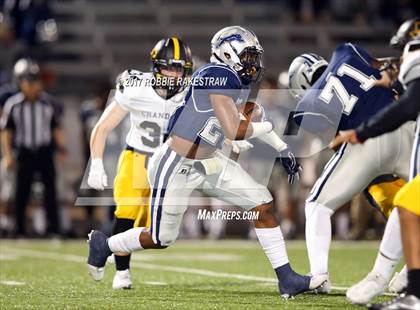 Thumbnail 3 in Crandall vs. Paris (UIL 4A Division I Bi-District) photogallery.