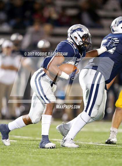 Thumbnail 3 in Crandall vs. Paris (UIL 4A Division I Bi-District) photogallery.