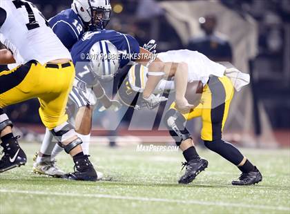 Thumbnail 3 in Crandall vs. Paris (UIL 4A Division I Bi-District) photogallery.