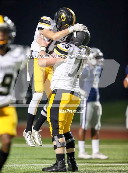 Thumbnail 2 in Crandall vs. Paris (UIL 4A Division I Bi-District) photogallery.