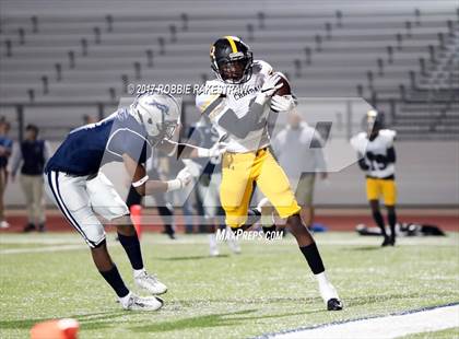 Thumbnail 3 in Crandall vs. Paris (UIL 4A Division I Bi-District) photogallery.