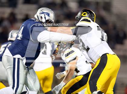 Thumbnail 2 in Crandall vs. Paris (UIL 4A Division I Bi-District) photogallery.