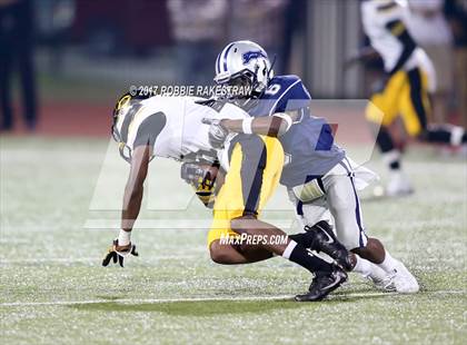 Thumbnail 1 in Crandall vs. Paris (UIL 4A Division I Bi-District) photogallery.