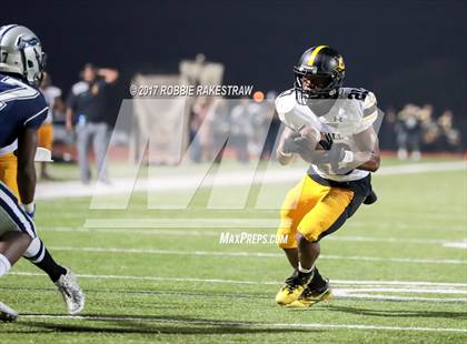 Thumbnail 3 in Crandall vs. Paris (UIL 4A Division I Bi-District) photogallery.