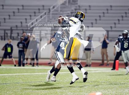 Thumbnail 1 in Crandall vs. Paris (UIL 4A Division I Bi-District) photogallery.