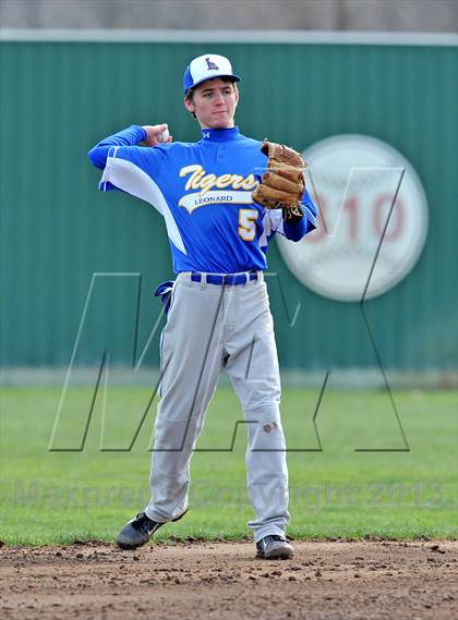 Thumbnail 1 in Krum vs Leonard (Pottsboro Tournament) photogallery.
