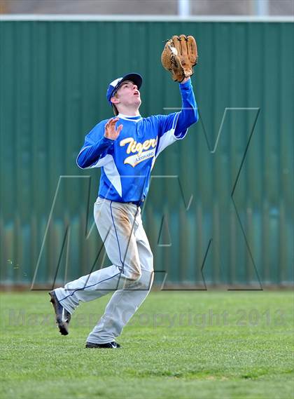 Thumbnail 2 in Krum vs Leonard (Pottsboro Tournament) photogallery.