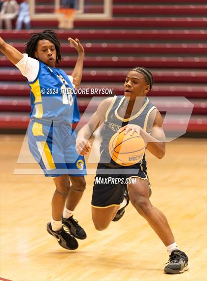 Thumbnail 3 in Specially Fit Academy vs. Chattanooga Prep (Ted McClain Christmas Classic) photogallery.