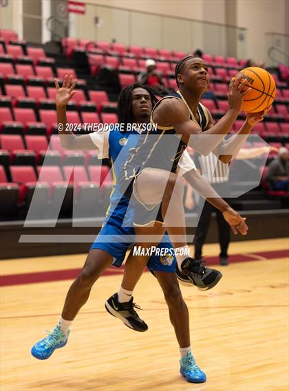 Thumbnail 3 in Specially Fit Academy vs. Chattanooga Prep (Ted McClain Christmas Classic) photogallery.