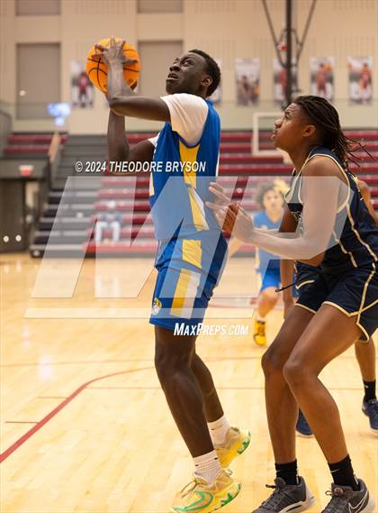 Thumbnail 3 in Specially Fit Academy vs. Chattanooga Prep (Ted McClain Christmas Classic) photogallery.