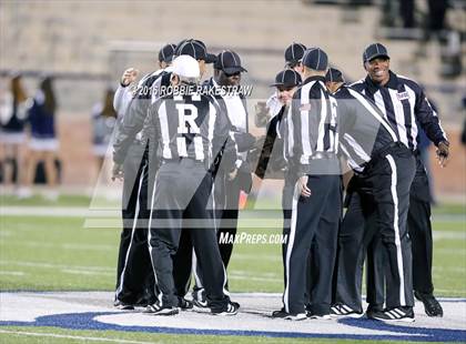 Thumbnail 2 in Wylie East vs. Lancaster (UIL 5A Regional Quarterfinal Playoff) photogallery.